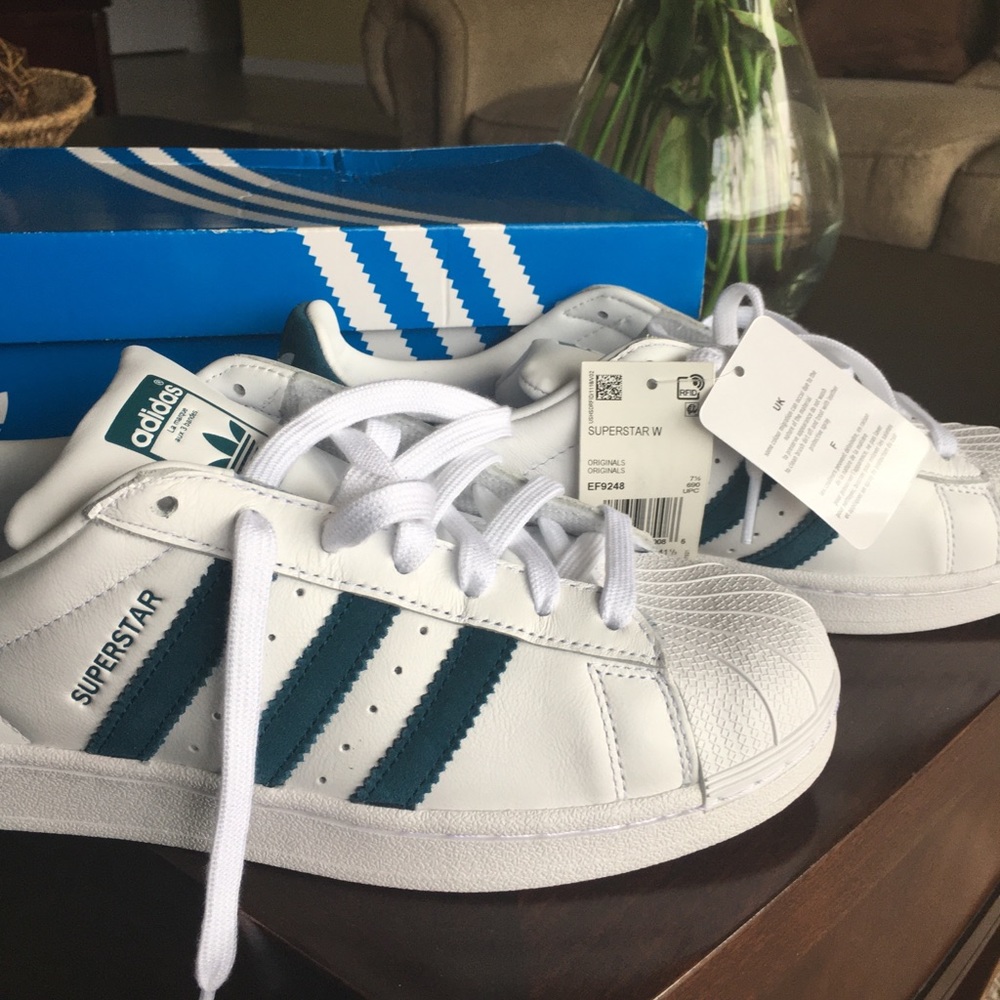 NWT Authentic Adidas Superstar Originals size 9 - Picture 4 of 8
